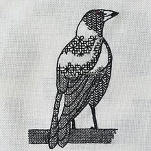 Australian Magpie from Introduction to Blackwork Embroidery. Un progetto di Ricamo di Prisca Brice - 23.10.2020