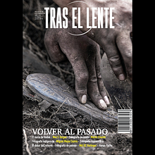 Revista: Tras el Lente . Un progetto di Design editoriale e Graphic design di Julissa Ramirez - 27.10.2020