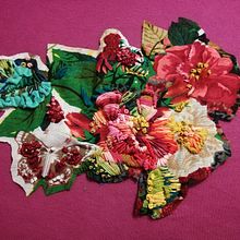 Embroidery on printed cotton. Een project van Borduurwerk van Eva Strušková - 02.11.2020