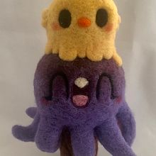 Un pulpo y un pollito conviven felices sobre un cono de helado! . Art To, s, Arts, Crafts, and Concept Art project by Aranza Engle - 11.09.2020