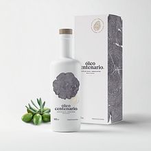 Óleo centenario · Aceite de oliva. Een project van Logo-ontwerp, Grafisch ontwerp y Packaging van Bee Comunicación - 10.11.2020