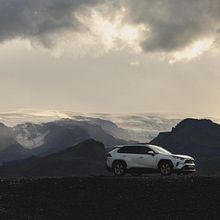 Fotografía comercial coche Islandia. Un progetto di Fotografia all'aperto di Alvaro Valiente - 17.10.2019