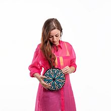 Proyecto final 2º curso Tapestry circular: Diseña patterns y complementos de moda. Un projet de Création de motifs, Artisanat, Couture, St, lisme , et Teinture textile de Poetryarn - 10.12.2020