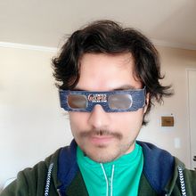 Lentes para eclispe Tarsan: vender online lentes para el eclipse de sol del 14 de feberero Chile. Un proyecto de Marketing Digital de Jose Manuel Pinto Pereira - 21.11.2020