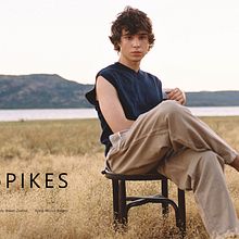 The Flow House Magazine - Spikes. Un projet de Photographie, Photographie argentique, Photographie artistique, Photographie de mode, Photographie de portrait, Photographie numérique , et Photographie extérieure de Anabel Zamora - 22.11.2020
