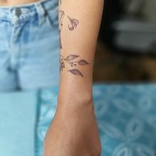 Meu projeto do curso: Tatuagem botânica com pontilhismo. Tattoo Design, and Botanical Illustration project by pgomesguidi - 11.23.2020