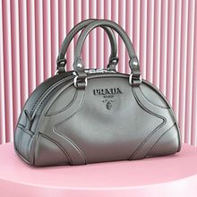 Vogue x Prada. Un projet de 3D , et Modélisation 3D de CESS Studio - 24.11.2020