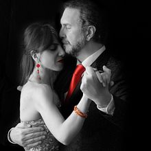 Photoclase. Graphic Design, Web Design, Video Editing, Photomontage, Narrative, and Video project by Gustavo Benzecry Sabá - 11.25.2020
