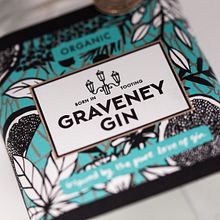 Graveney Gin Bottle Packaging Ein Projekt aus dem Bereich Botanische Illustration, Digitale Illustration, Traditionelle Illustration, Illustration mit Tinte und Verpackung von Melanie Chadwick - 26.11.2017