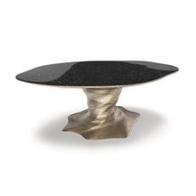 Golden Wind table. Een project van  Ontwerp, Meubelontwerp en -bouw e Industrieel ontwerp van Tomek Mucha - 15.05.2018