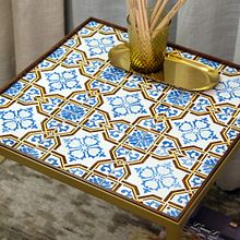Tiled tables . Un proyecto de Cerámica, Decoración de interiores, Diseño, creación de muebles					 y Pintura de Gazete Azulejos - 30.11.2020