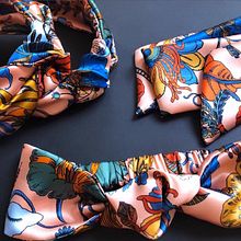 Knotted headbands from 2020.. Un progetto di Artigianato, Fashion design e Fotografia di moda di Mia Winston-Hart - 01.12.2020
