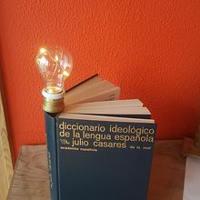 Diccionario de ideas lógicas. Un projet de Beaux Arts, Collage, Art conceptuel, Créativité , et Sculpture de Sonia de Viana - 05.09.2021