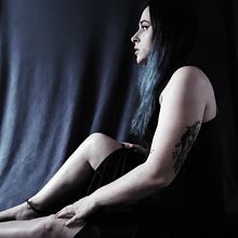  I long and I cuddle myself. Self-Portrait Photograph, and Mobile Photograph project by Caroline Martins - 12.06.2020