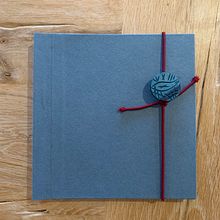 My project in Handmade Binding without Stitches course. Un proyecto de Encuadernación, Fotografía artística y Fotografía de ingridnewton - 10.12.2020