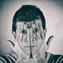 Mi Proyecto del curso: Fotografía para la imaginación. Self-Portrait Photograph, Photographic Composition, Concept Art, Creativit, Fine-Art Photograph, Studio Photograph, Portrait Photograph, Digital Photograph, Commercial Photograph, Photomontage, Photographic Lighting, and Photo Retouching project by Sergio Hochmann - 12.23.2020