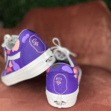 My project in Sneaker Restoration and Customization course. Een project van  Ontwerp van niyah828 - 15.12.2020