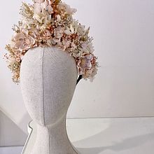 Mi Proyecto del curso: Tocado floral: crea tu complemento de flores. Projekt z dziedziny Projektowanie dodatków użytkownika Vanessa - 22.12.2020