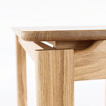Mesa Marzana. Un proyecto de Artesanía, Carpintería, Diseño, creación de muebles					, Diseño de producto y Diseño industrial de Muka Design Lab - 21.12.2020