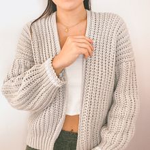 Cardigan gris con detalle blanco. Projekt z dziedziny  Tkactwo użytkownika Andrea M - 21.12.2020