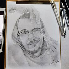 Mi Proyecto del curso: Retrato realista con lápiz de grafito. Un proyecto de Bellas Artes, Dibujo, Dibujo a lápiz, Dibujo artístico, Dibujo de Retrato, Ilustración tradicional, Bocetado, Dibujo realista y Dibujo anatómico de Luis Garcia - 06.02.2022