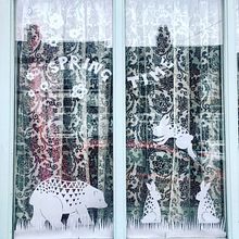 Paper cut window pictures. Un progetto di Papercraft di Madeline Norris - 28.12.2020