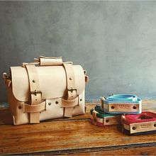 Bolsos de mano. Embroider, Sewing, Shoe Design, Fashion Design, Fiber Arts, To, Design, Digital Design, and Fashion Photograph project by Gustavo Annoni - Annoni Bags - 12.29.2020