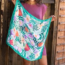 Floriavarali. Un proyecto de Diseño de moda, Ilustración botánica e Ilustración digital de Catalina Cumsille - 04.01.2021