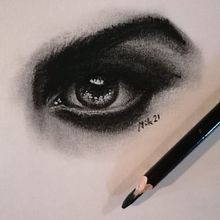 My project in Artistic Charcoal Portraiture: Creating Atmosphere course. Un progetto di Disegno artistico e Disegno a matita di Dana Doubravka Mikulcová - 05.01.2021