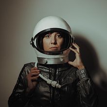 Astronauta (autorretrato). Een project van Portretfotografie van Amanda Rodrigues - 09.01.2021