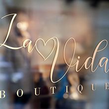 La Vida Boutique. Logo Design project by Milagros Serrano Semidey - 01.12.2020
