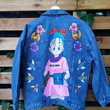 Cazadora denim pintada a mano con un diseño personalizado de "Bola de Dragón" | Hecha con pintura acrílica para tela y marcador | Previamente creado con Adobe Photoshop CS6 . Arts, Crafts, Fine Arts, Drawing, Manga, Acr, and lic Painting project by LAURA SOMOSIERRA MARISCAL - 01.10.2021