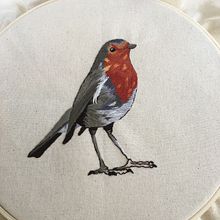 My birdie in Painting with Thread: Textile Illustration Techniques course. Un proyecto de Bordado de Isabel Margarita - 26.01.2021