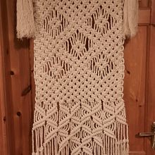 My project in Macramé: Basic and Complex Knots course. Macramé project by helenastackpoole79 - 01.15.2021