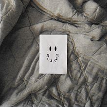 Mimika na srekja- music video + zine. Un proyecto de Collage, Realización audiovisual y Vídeo de Angela Stojkovska - 24.01.2020
