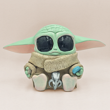Grogu (Child/Baby Yoda):  My first Art Toy. To, Design, Character Design, Sculpture, Art To, and s project by Bruno Góis - 01.24.2021