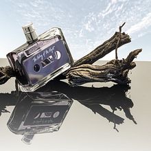 Fragancias 2020. Un projet de Composition photographique, Photographie, Photographie de produits , et Retouche photographique de Juana Blanco Pulido - 24.01.2021