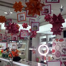 Kusudama Stars Clinique Xmas Stand Origami. Art Direction, Set Design, and Paper Craft project by Marta Herrero Arias - 11.01.2018
