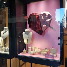 Perfect Match - Uno de 50. Art Direction, Set Design, Sculpture, and Paper Craft project by Marta Herrero Arias - 02.01.2020