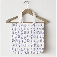 My project in Design and Composition of Textile Patterns course . Un progetto di Disegno artistico, Design e Illustrazione digitale di Jeanette Jimenez - 02.02.2021