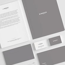 CLÍNICA DENTAL "MADOX". Een project van  Br, ing en identiteit,  Creativiteit y  Ontwerp van laureaverde - 02.02.2021