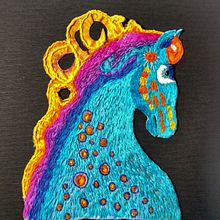 Mi Proyecto del curso: Composición floral con acrílico y bordado. Un progetto di Ricamo e Pittura acrilica di Angelica Mariana Mejia Mendez - 04.02.2021