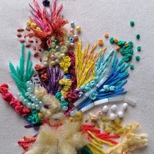 My project in Embroidery and Accessories Customization course. Un projet de Broderie, Création d'accessoires, Design de bijoux, St , et lisme de Carol Sutton - 09.02.2021