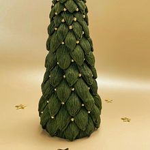 Arbol de navidad hecho en papel  Ein Projekt aus dem Bereich H, werk, Bildende Künste, Zeichnung, Design, Kartonmodellbau und Farbenlehre von Manuela Maya Rendón - 10.02.2021