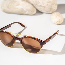 Gafas — Fotografía de Producto. Photographic Composition, E-commerce, Studio Photograph, Product Photograph, Digital Photograph, Commercial Photograph, and Photo Retouching project by Christina R. - 02.10.2021