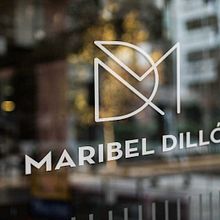 Diseño de marca y naming para diseñadora de moda. Logo Design, and Naming project by POSITIVO - 02.18.2021