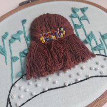 Mi Proyecto del curso: Técnicas de bordado para crear peinados con volumen. Un proyecto de Diseño de complementos, Diseño de vestuario, Bordado y Teoría del color de Maria Fernanda Diaz Villegas - 18.02.2021
