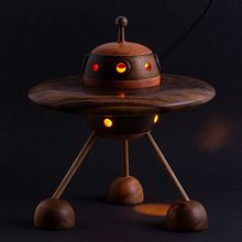 Nave Luminosa, objeto artístico que possui luz em seu interior.. Un progetto di Design, Scultura e Falegnameria  di Popoke Brasil - 23.02.2021