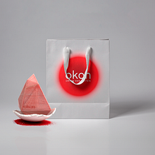 Okon a perfume in powder by Dries Van Noten. Photographic Composition, Creativit, Art Direction, Design, 3D Design, Product Design, Graphic Design, Studio Photograph, Product Photograph, and Marketing project by Sheila Ortiz de Zárate - 06.25.2021