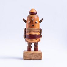 Popoke Monstro Dentinho, 2020. Un proyecto de Bellas Artes, Diseño, Escultura y Carpintería de Popoke Brasil - 25.02.2021